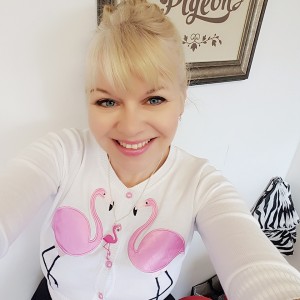 Wendy Chaplin of Flamingo Frocks does!